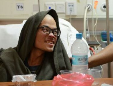 Επιβίωσε επτά εβδομάδες στα Ιμαλάια με νερό και αλάτι! - Τον έτρωγαν τα σκουλήκια όταν τον βρήκαν (βίντεο)